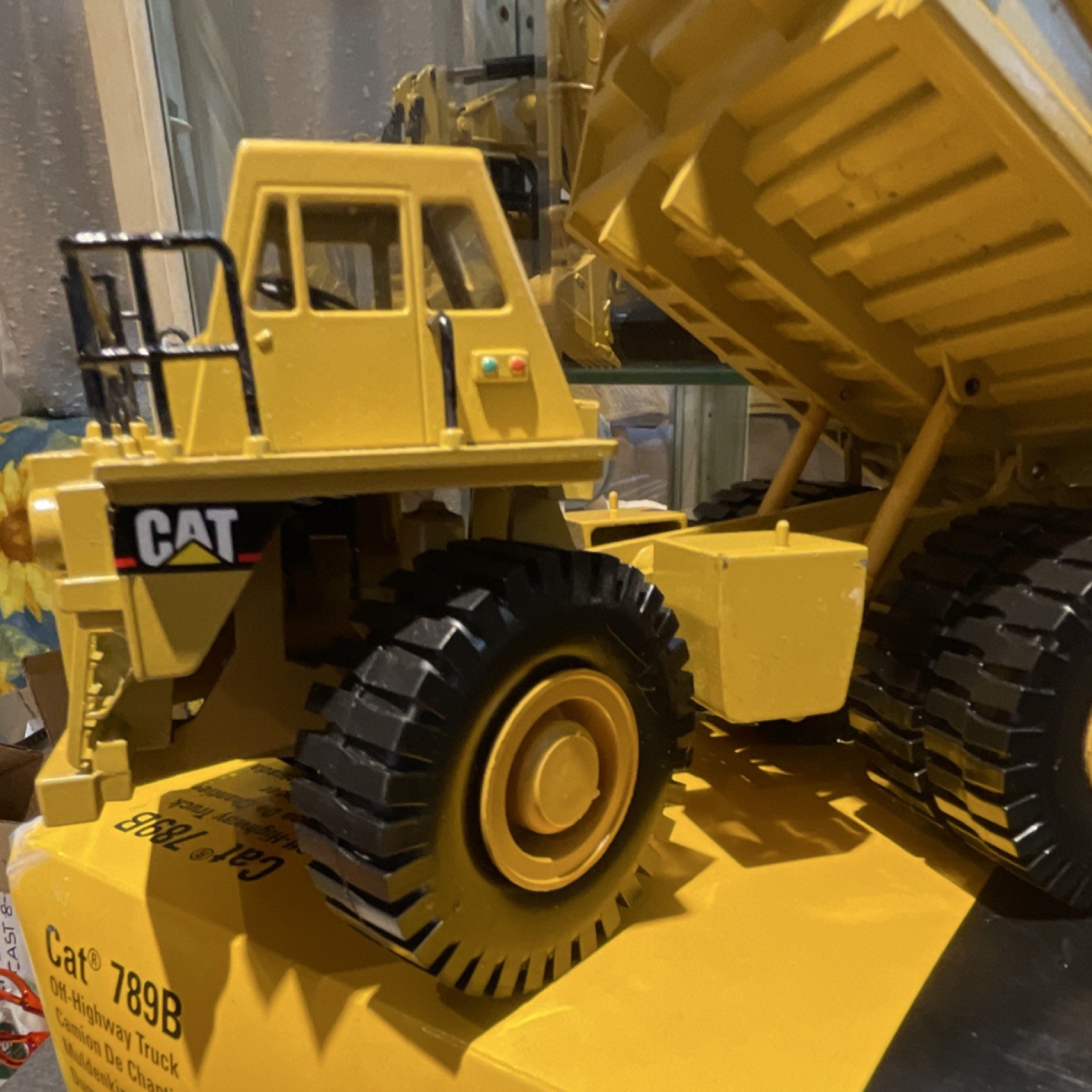 CAT 789B Off-Highway Dump Truck 1:50 Diecast Model Yellow Black w/ Box