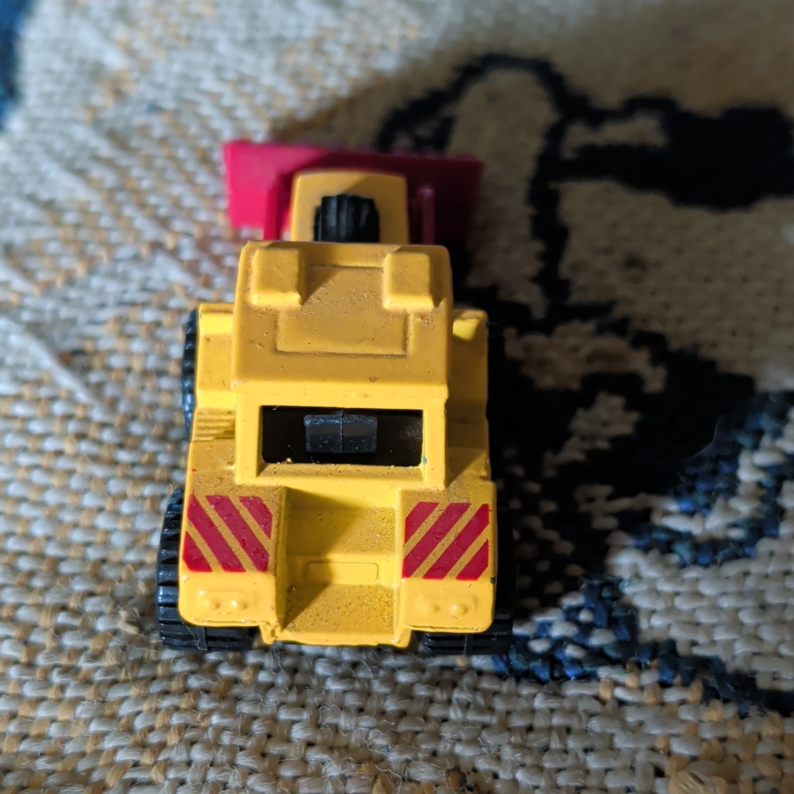 Matchbox Superfast International Harvester Front Loader 1/75 Diecast Yellow Pink