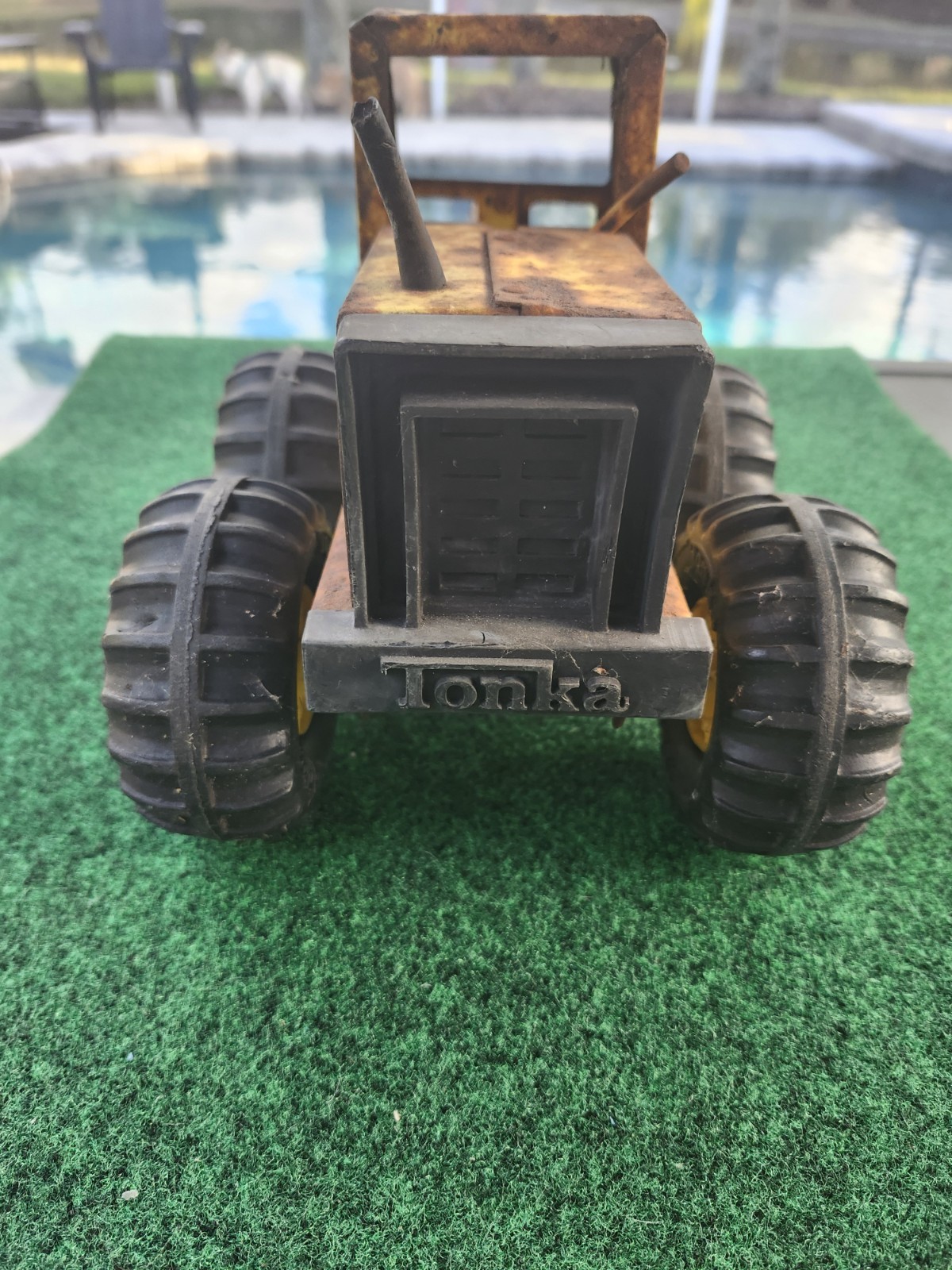 Tonka Grader Model 2510 missing blade and front end.