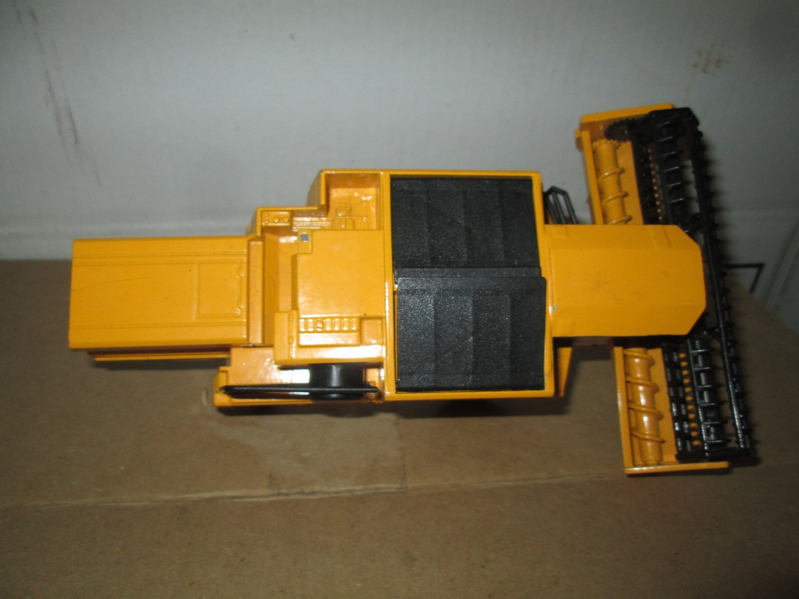 Joal 1/42 New Holland TX34 CombinE w/ Grain Head JO 240 Joal LOOSE display