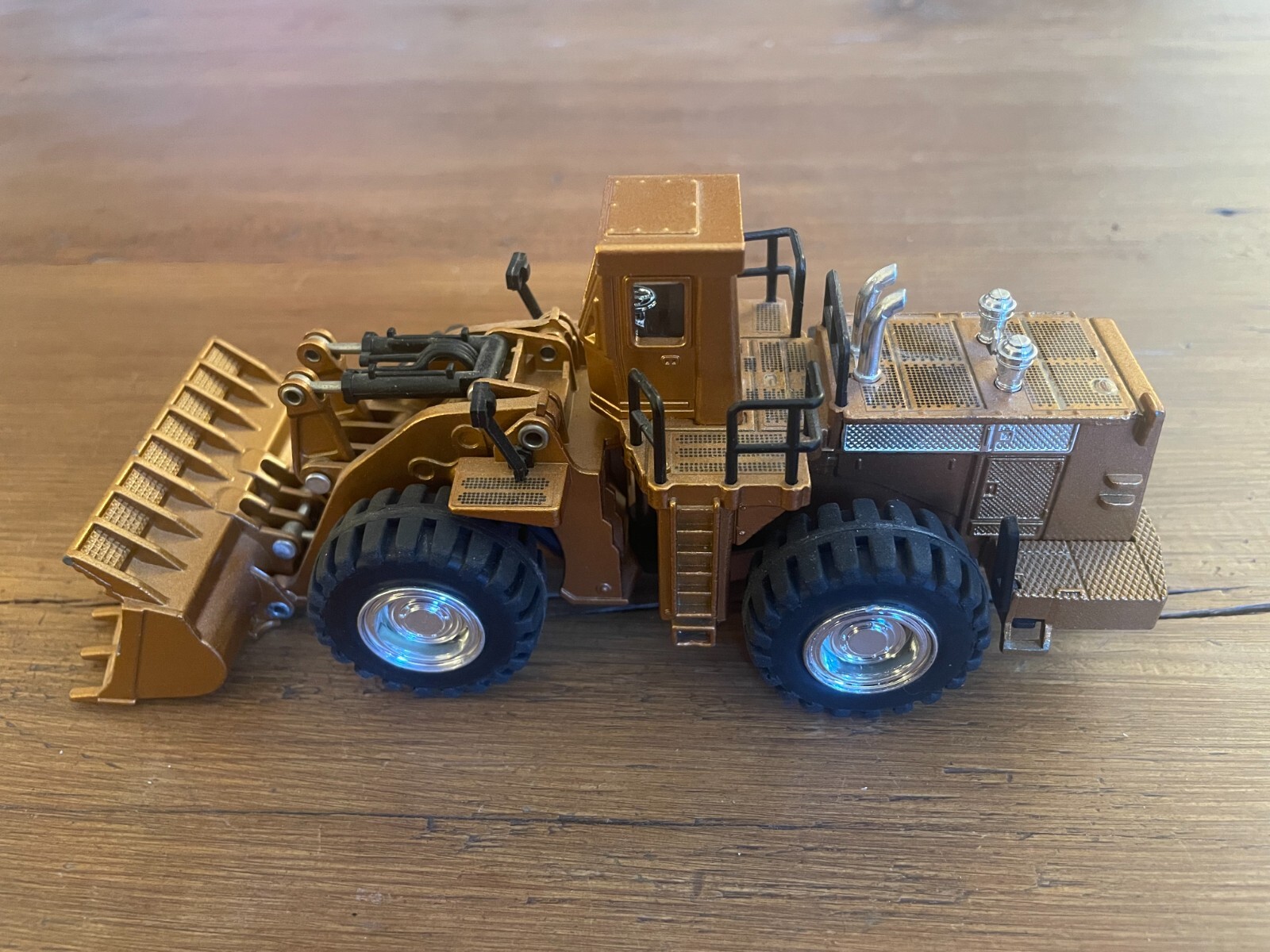Shinsei Caterpillar 992C Wheel Loader No 601 “Rare Gold Edition”