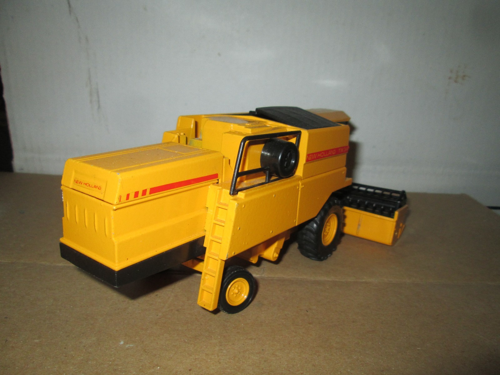 Joal 1/42 New Holland TX34 CombinE w/ Grain Head JO 240 Joal LOOSE display