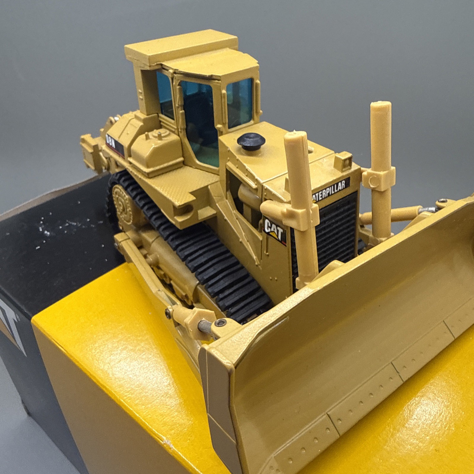 VINTAGE SUPERMINI ARPA CATERPILLAR D8N BULLDOZER W/ RIPPER IN BOX