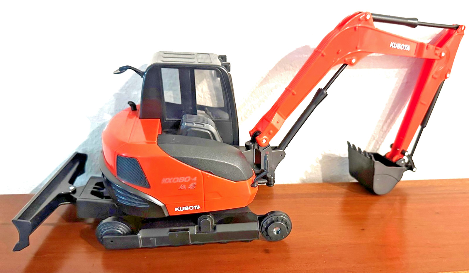 New Ray Orange 12″ Plastic Kubota KX080-4 Excavator Construction Vehicle