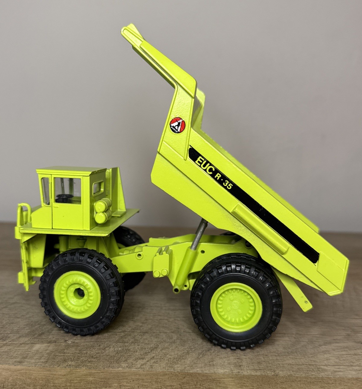 CONRAD 1:50 2761 EUCLID EUC R-35 KIPPER TIPPER DUMP TRUCK IN OVP