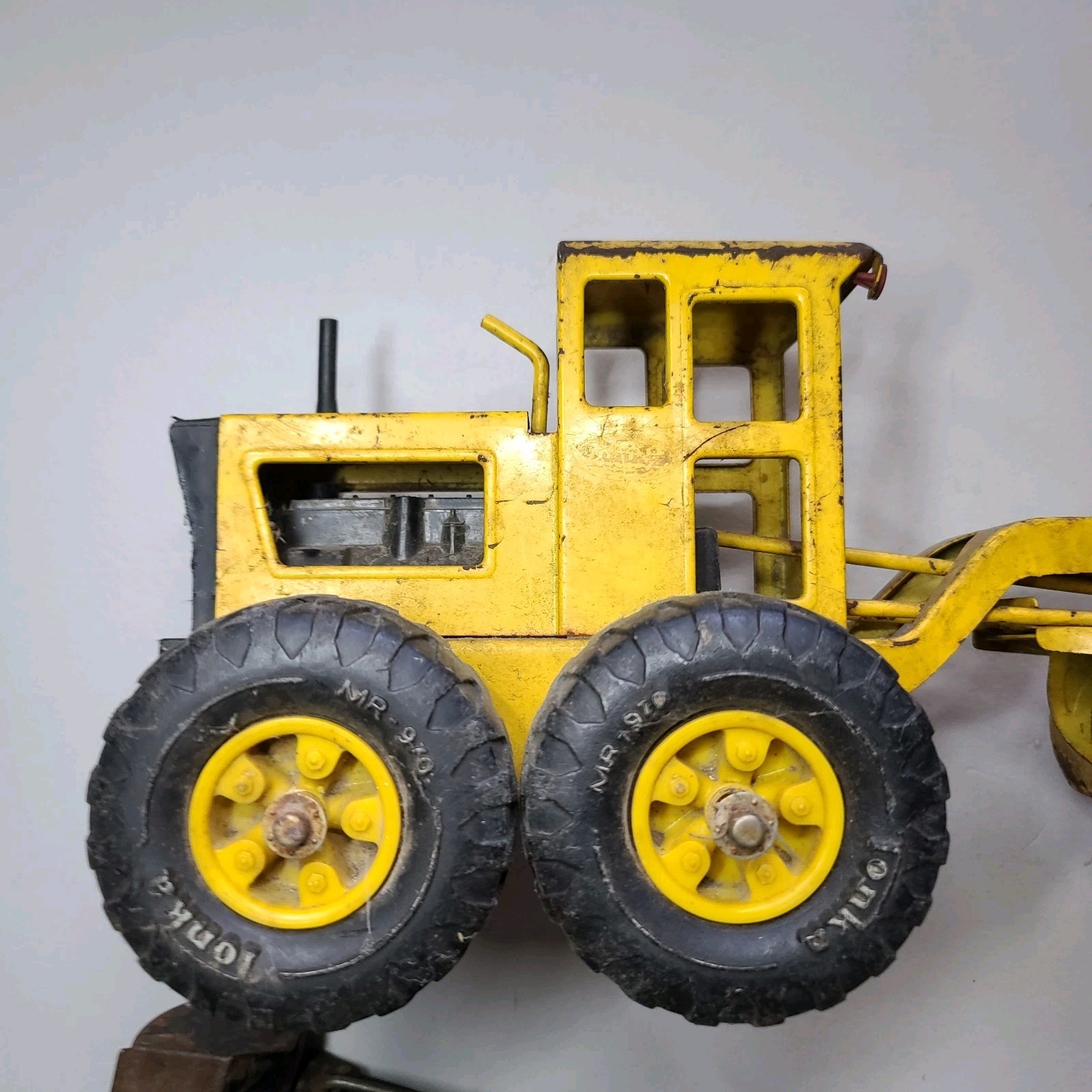 2 Vintage 1970s Tonka Truck Yellow Road Grader Steel With T-6 Loader