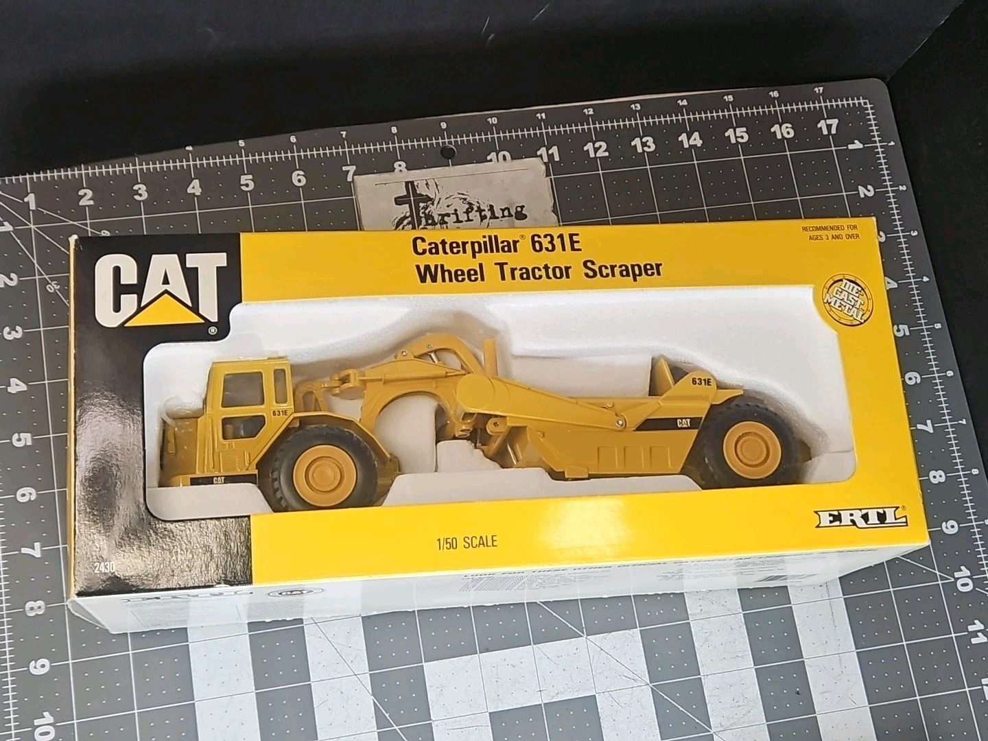 ERTL Caterpillar Cat 631E Wheel Tractor Scraper 1:50 Scale Model #2430 New