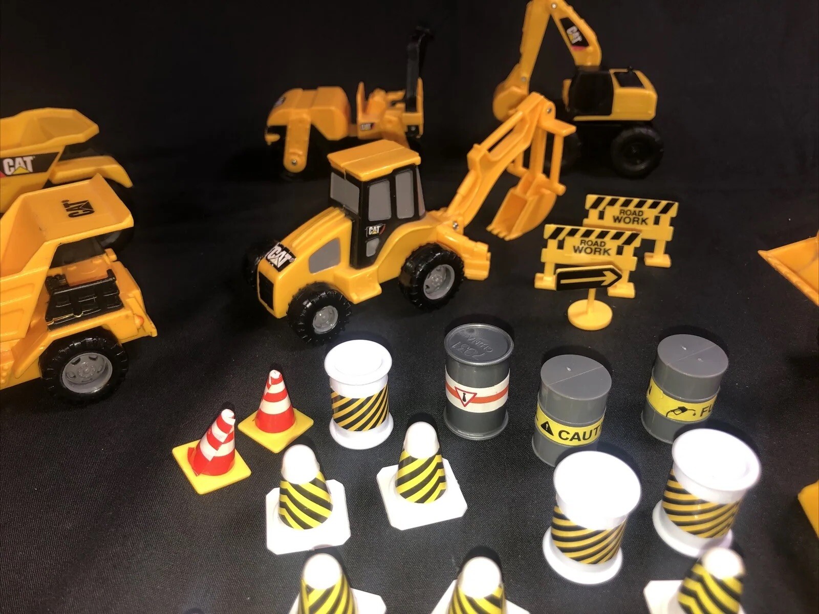 Caterpillar Construction Toy Plastic Mini Trucks lot Of 11 With Acessories.