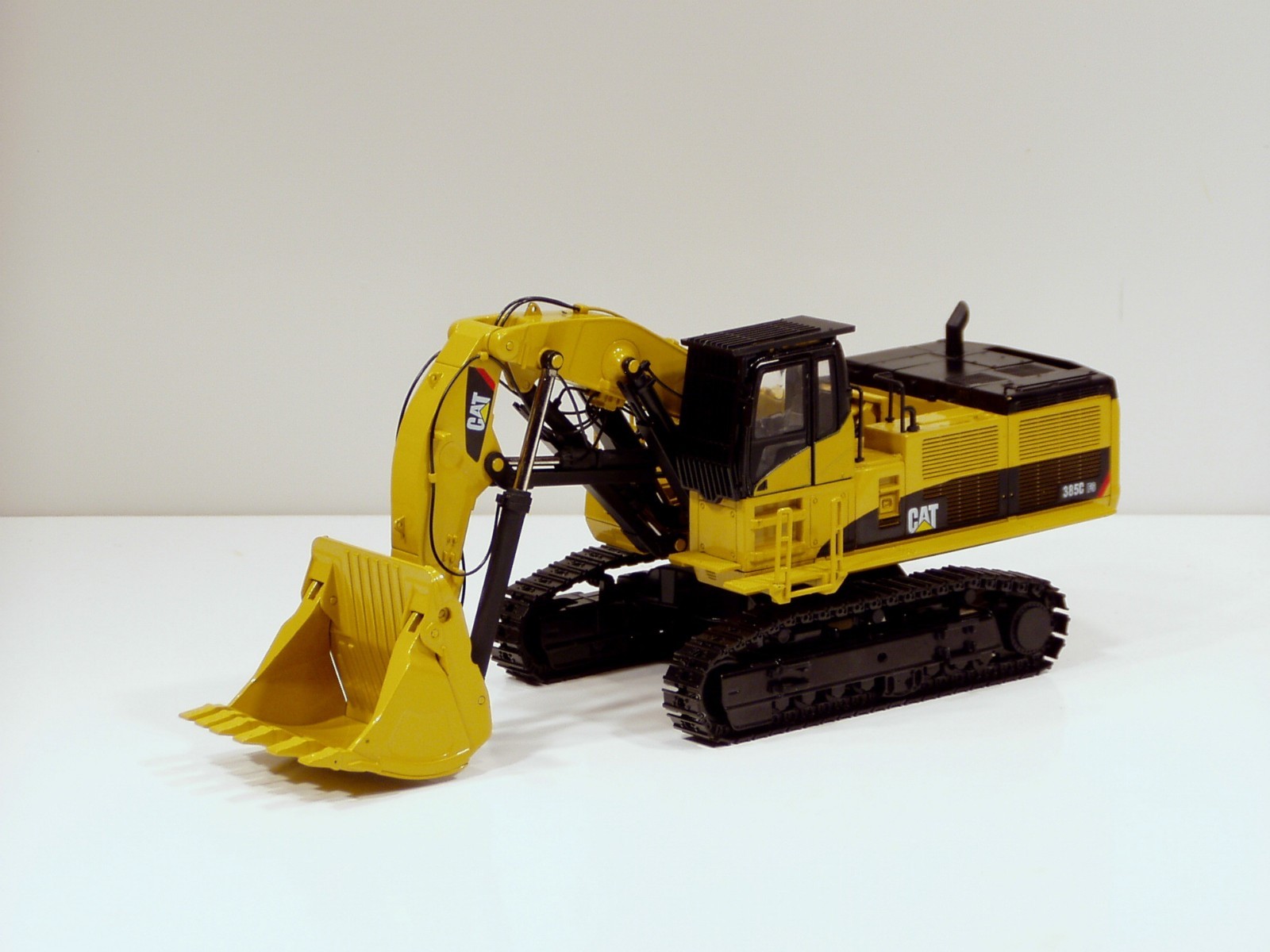 Caterpillar 385C FS Shovel – 1/48 – CCM – Diecast – Brand New 2012