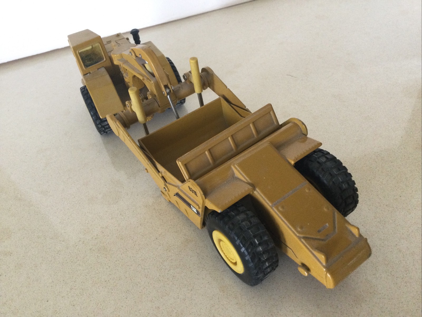 Norscot Cat 631e Scraper Diecast 1:50 Scale.