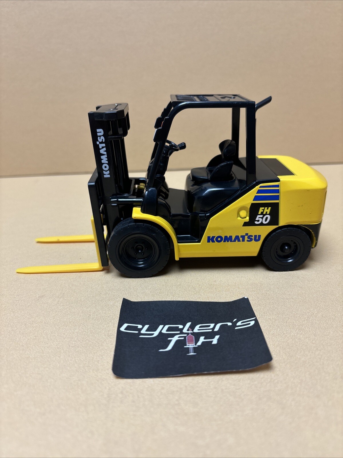 Used No Box Komatsu Model FH 50-2 Forklift 1/24 Scale Die Cast Model Cargo Ship
