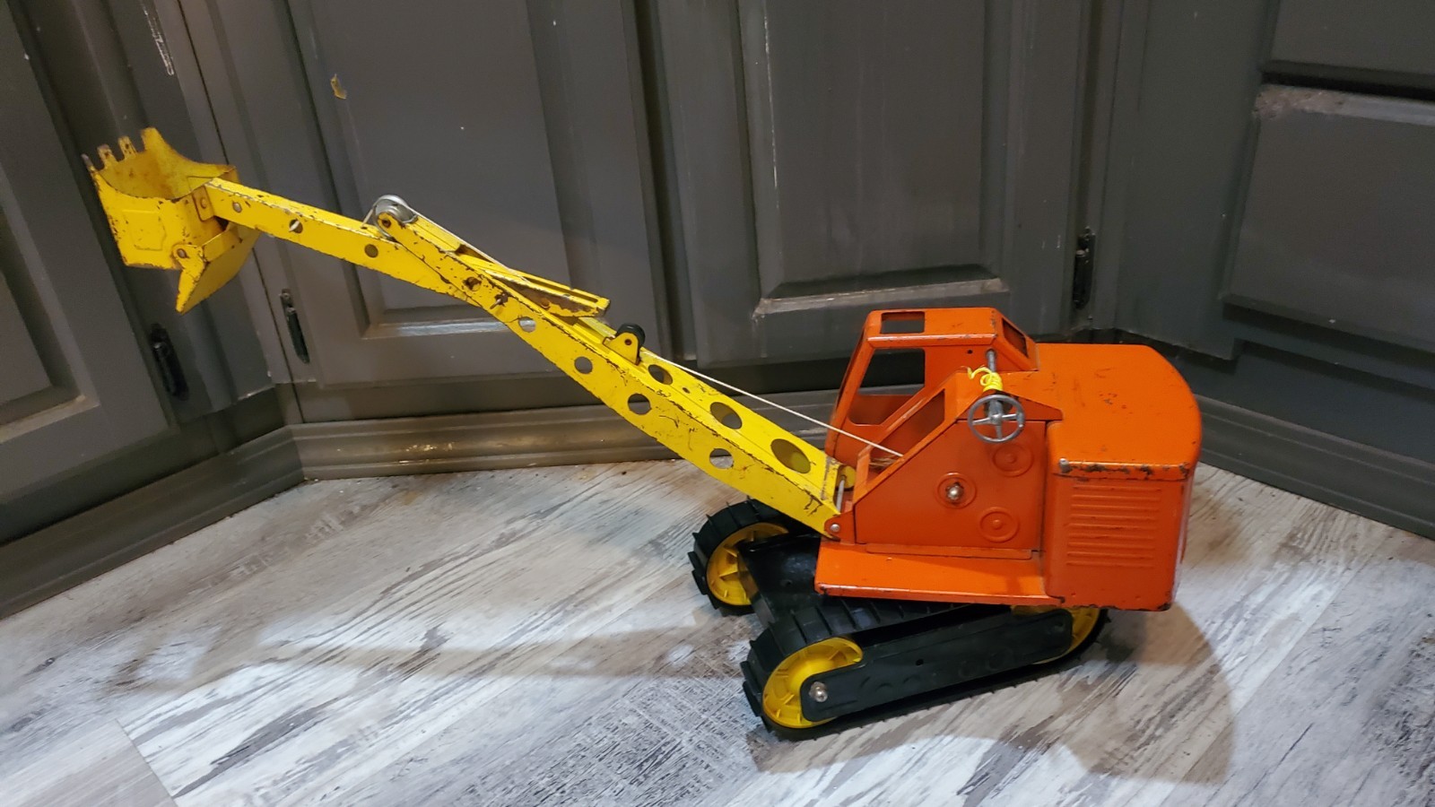 T-17 Vintage 60’s Pressed Steel Nylint Big Dig Power Digger Vehicle