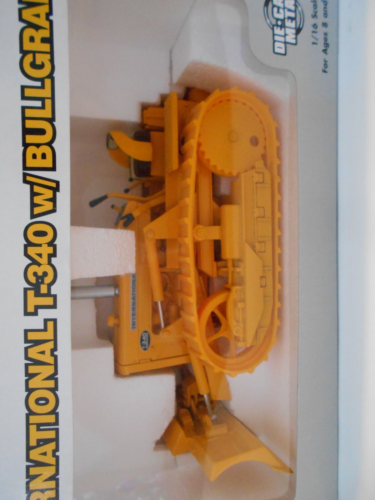 Vintage 1998 Ertl 1:16 Scale International T-340 Crawler w/Bullgrader, #4380 NIB