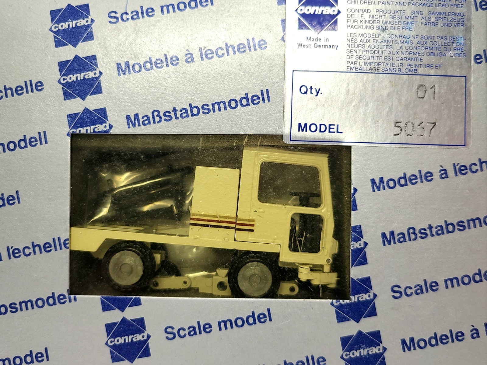 Elgin Trailwind Street Sweeper – Conrad 1:50 Scale Diecast Model #5067 New
