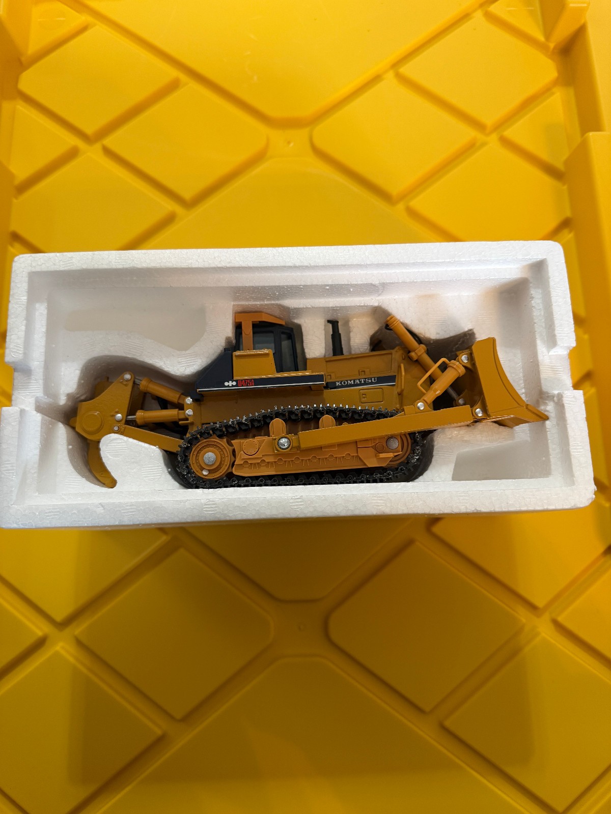 Shinsei Komatsu BULLDOZER D475A 1/50 in original Japanese Packaging