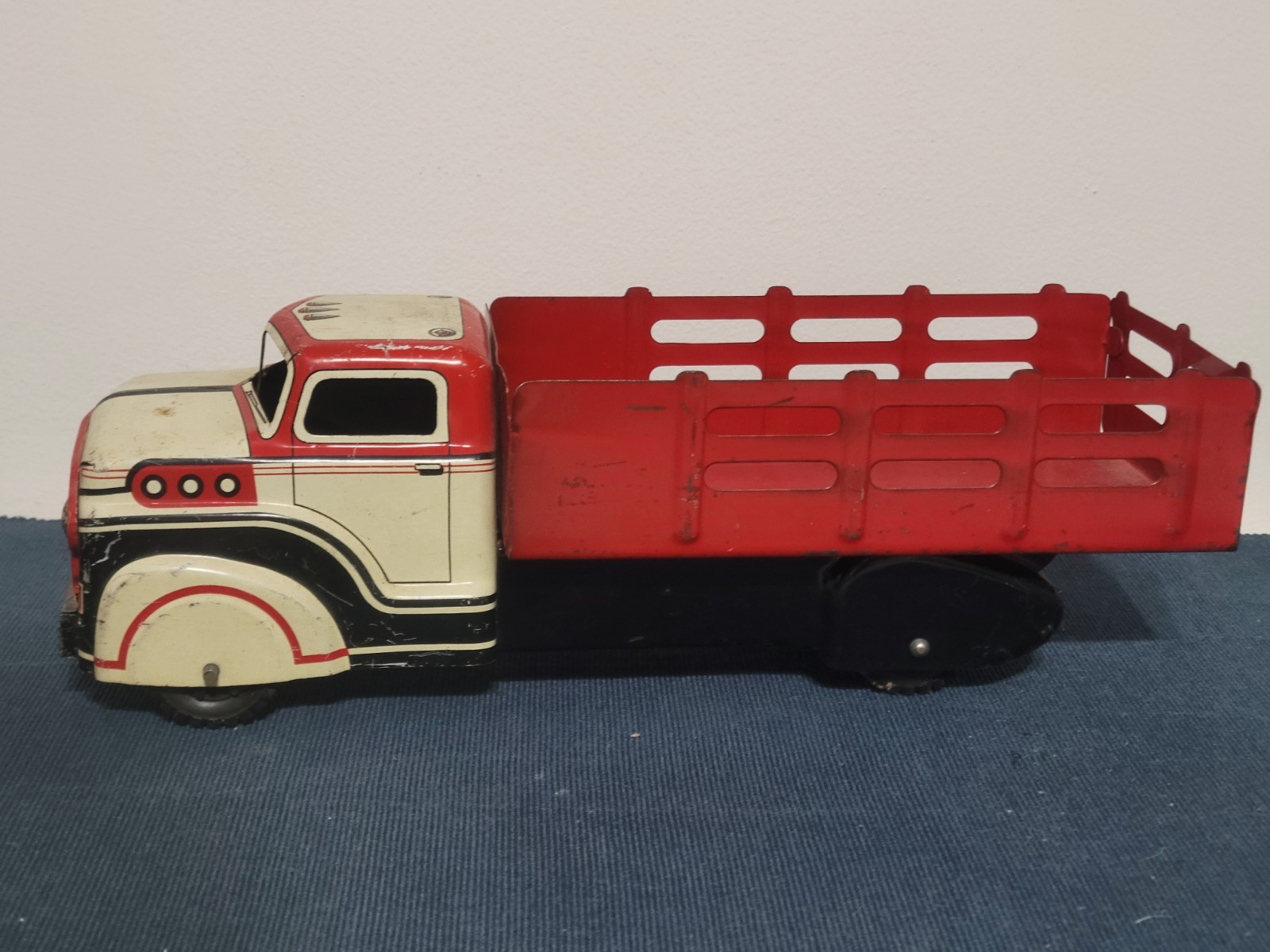 ​Vintage 1950s Marx Lumar Tin Litho Stake Bed Truck – COE Design – All Original