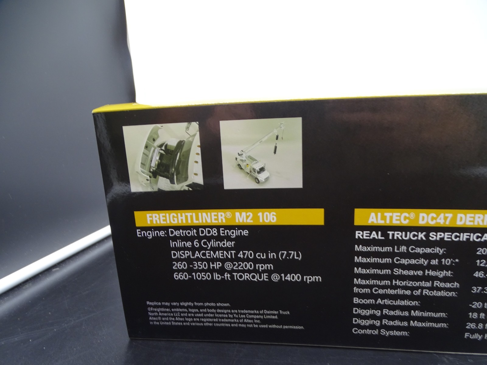 Diecast Masters 71110 1/32 FREIGHTLINER M2 106 WITH ALTEC DC47 DERRICK