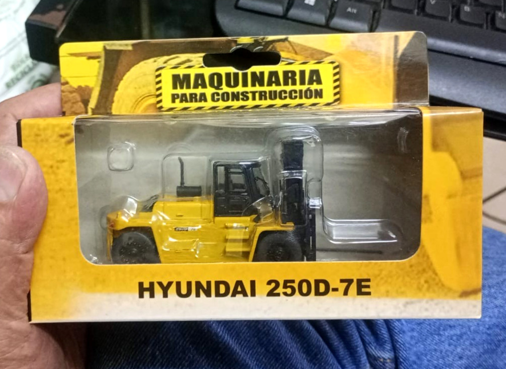 1/87 Forklift Hyundai 250D Loader Heavy Duty Truck Crawler Handling + MAGAZINE