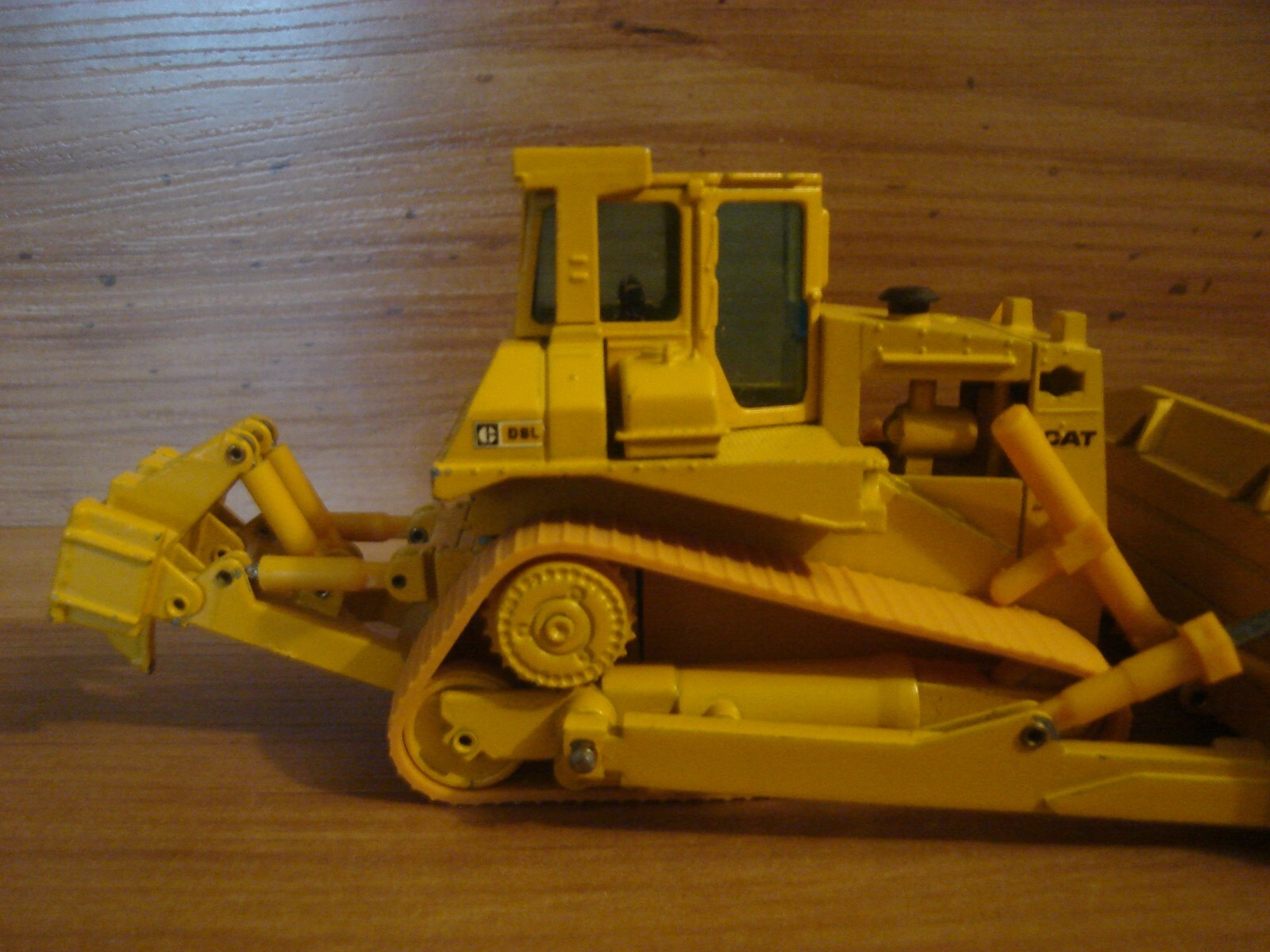 NZG Caterpillar D8L 233 Hydraulic Excavator 1:50 Diecast Bulldozer Junkyard