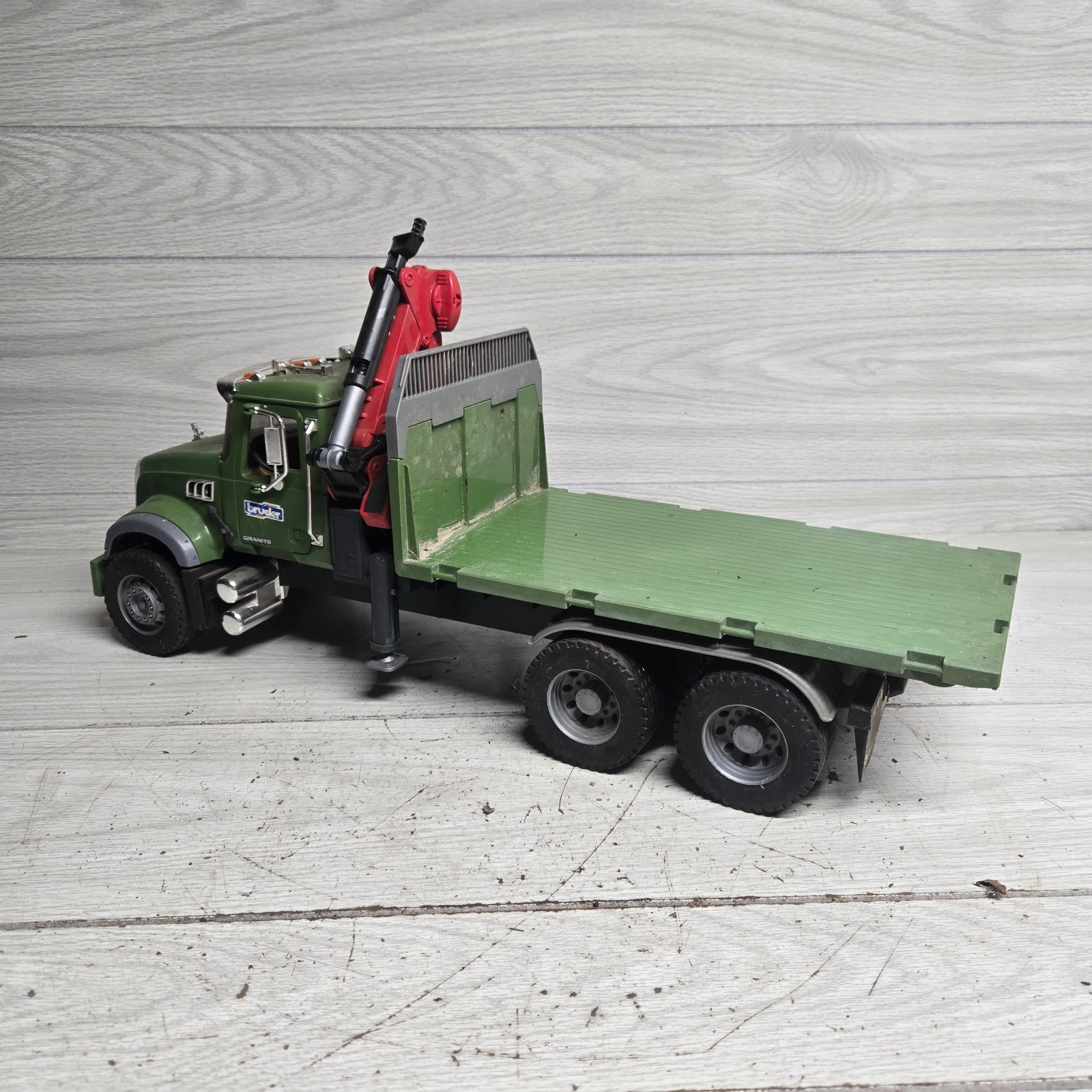 Bruder 1:16 Mack Green Log Truck Flat Bed With Crane