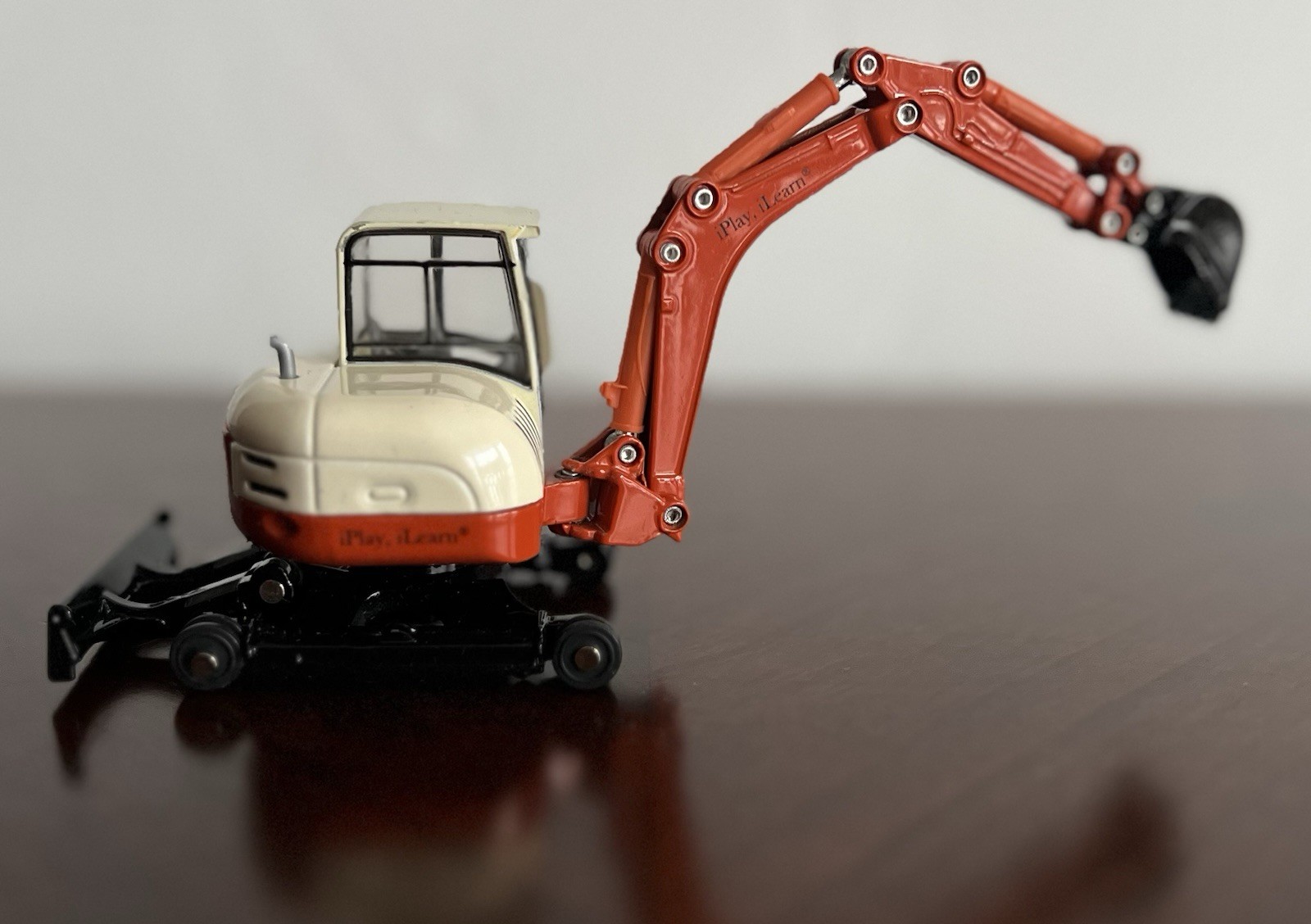 iPlay, iLearn Brand 1:50 Scale Diecast Metal Crawler Excavator Model