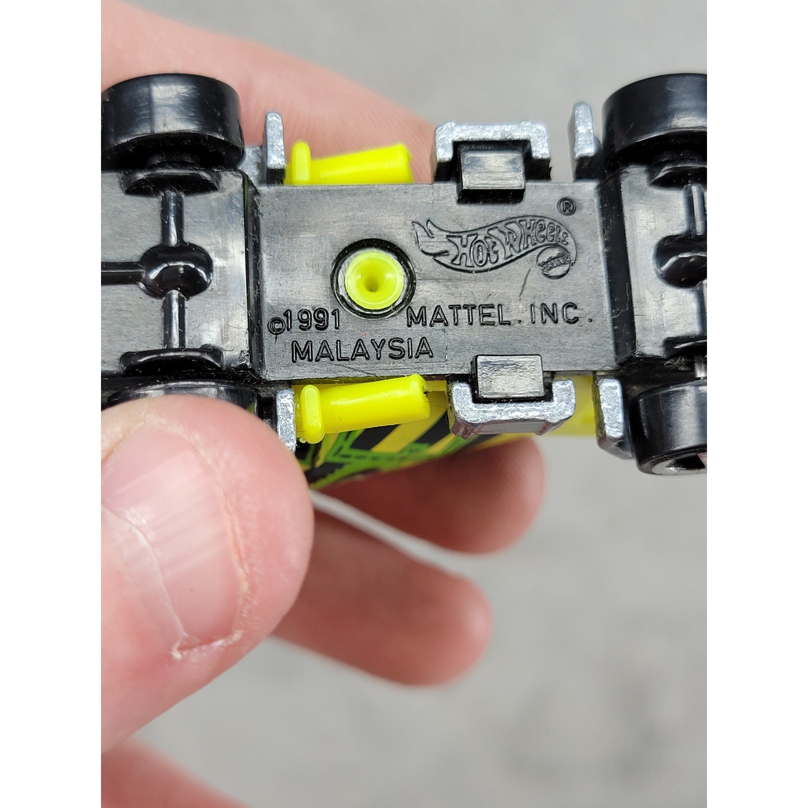 Hot Wheels Cement Mixer Neon Yellow Black Drum 1991 Mattel Malaysia Diecast