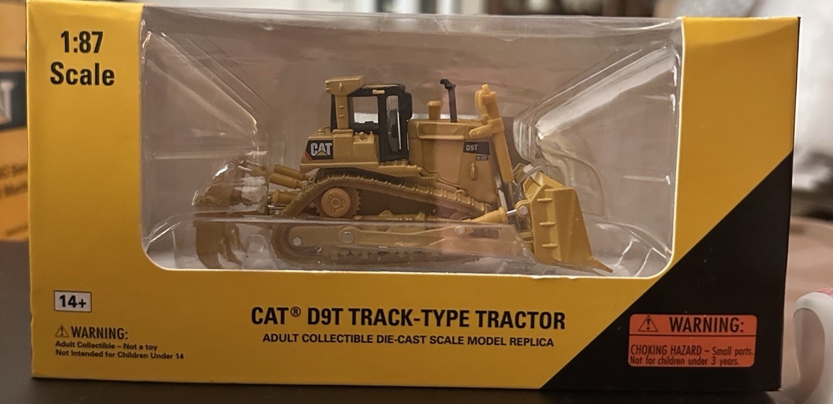 Norscot Cat D9T Track-Type Tractor 55209 Collectible Die-Cast Scale 1:87- New