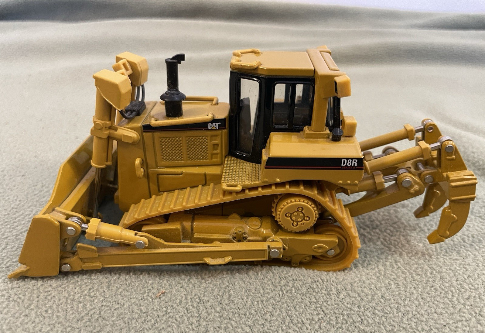Vintage Replica Caterpillar Bulldozer Track Type 1:50 Scale by Norscot