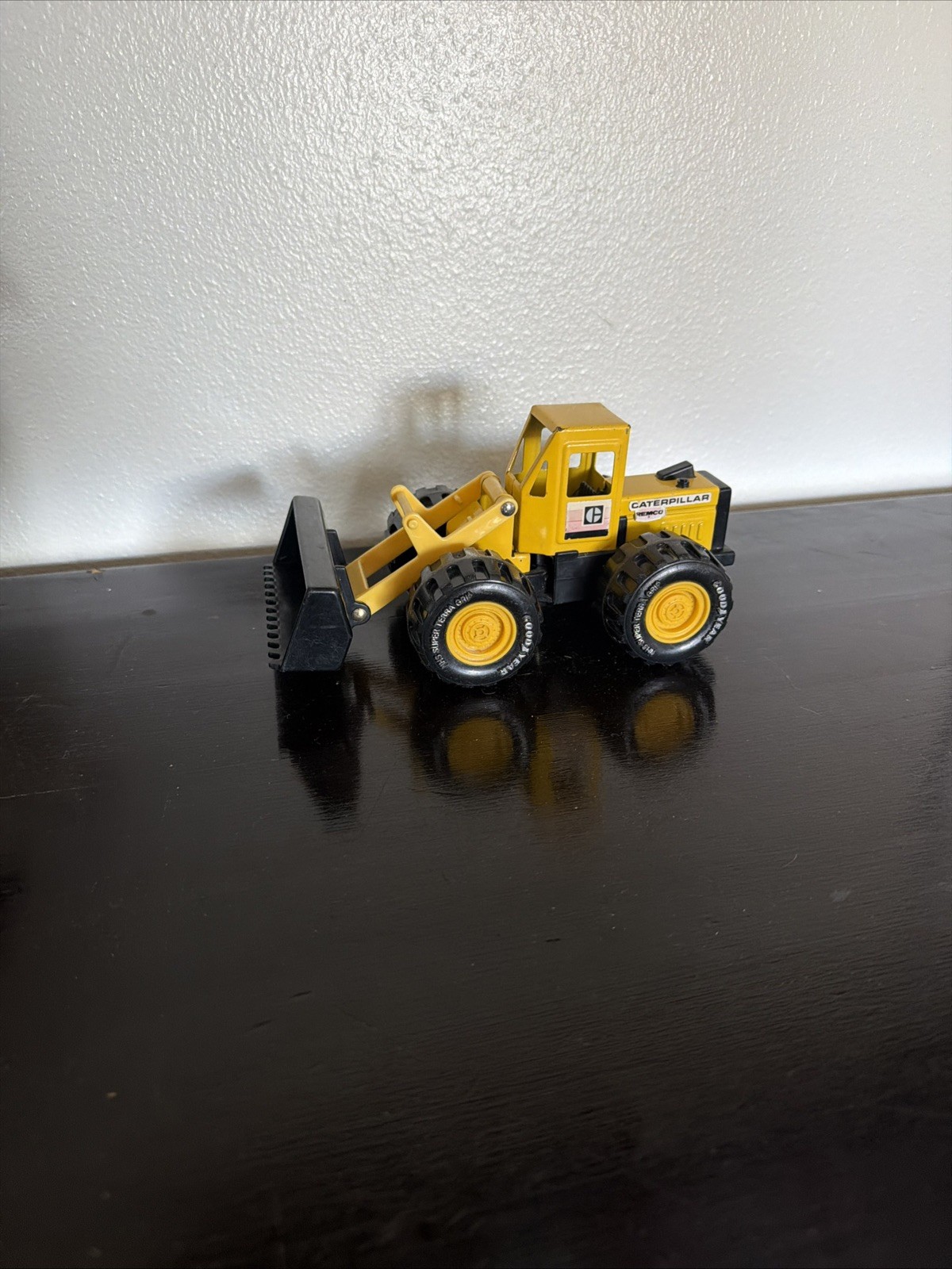 Vintage 1986 Caterpillar Front Loader Bucket Yellow and Black Tractor Truck