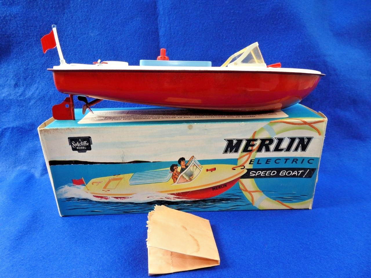 SUTCLIFFE MERLIN 1973 PRESSED STEEL ELECTRIC SPEED BOAT VNM IN BOX + FLAG