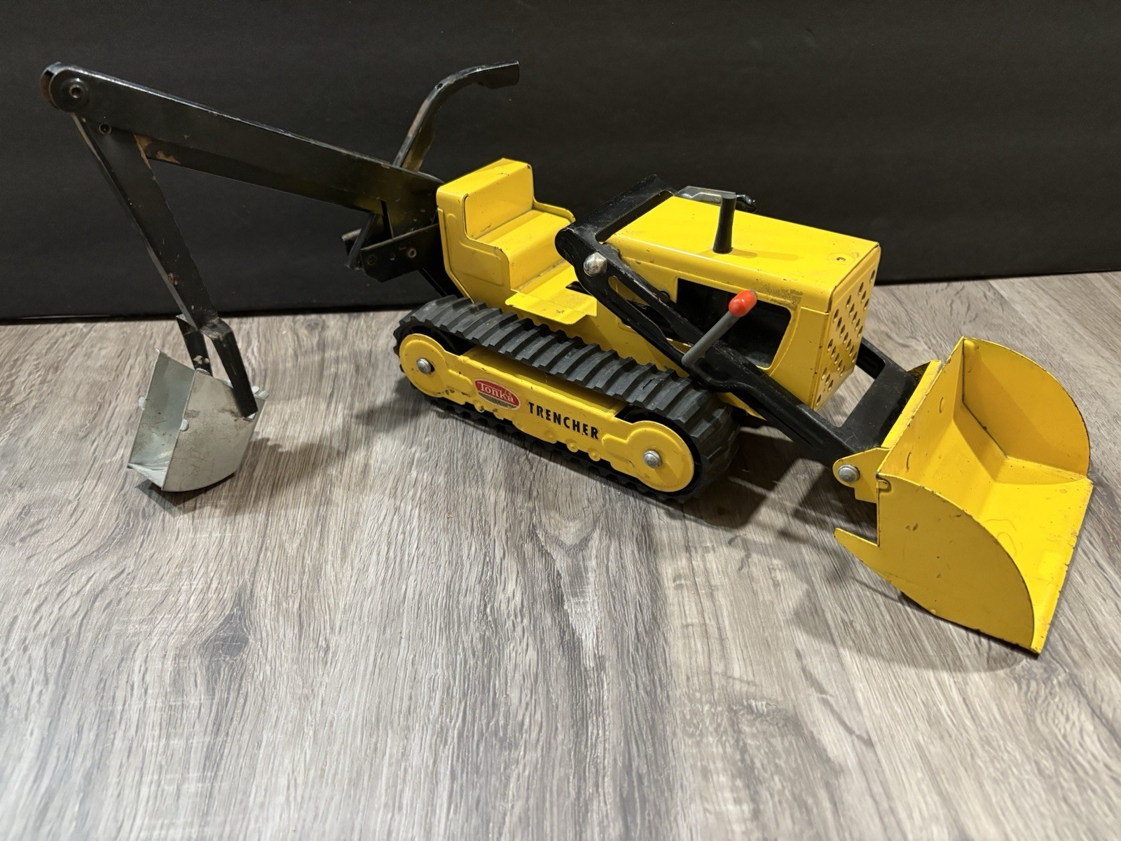 Vintage Tonka T-6 Crawler Trencher Backhoe Loader Pressed Steel Toy USA Tracks