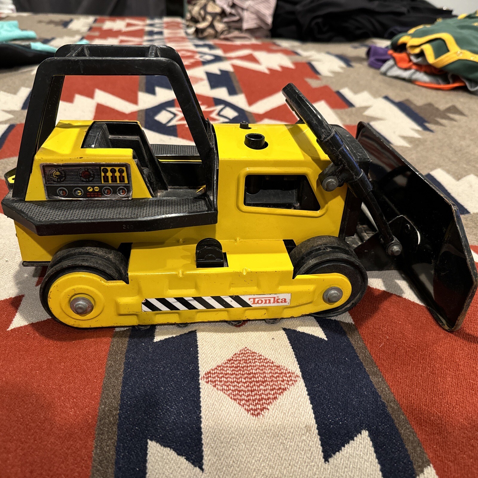 Vintage 1970’s Tonka Yellow Steel Bulldozer 13″ Model #51054 Missing Tracks