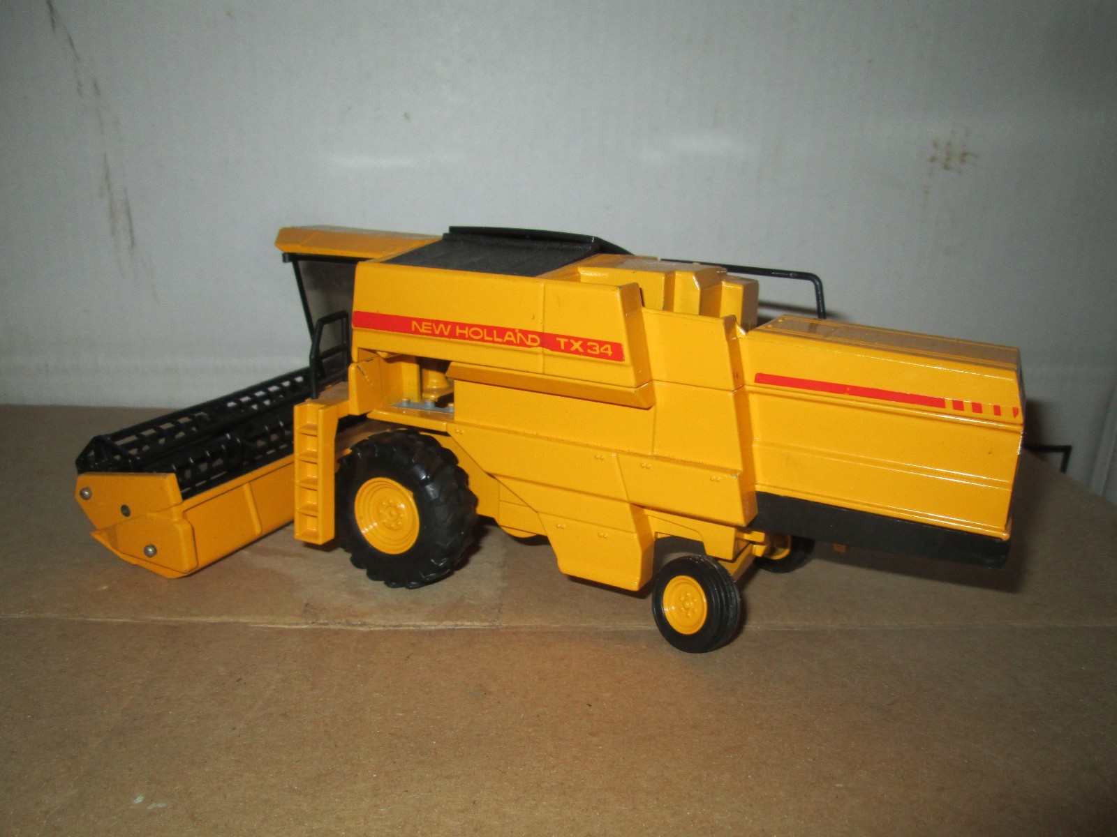 Joal 1/42 New Holland TX34 CombinE w/ Grain Head JO 240 Joal LOOSE display