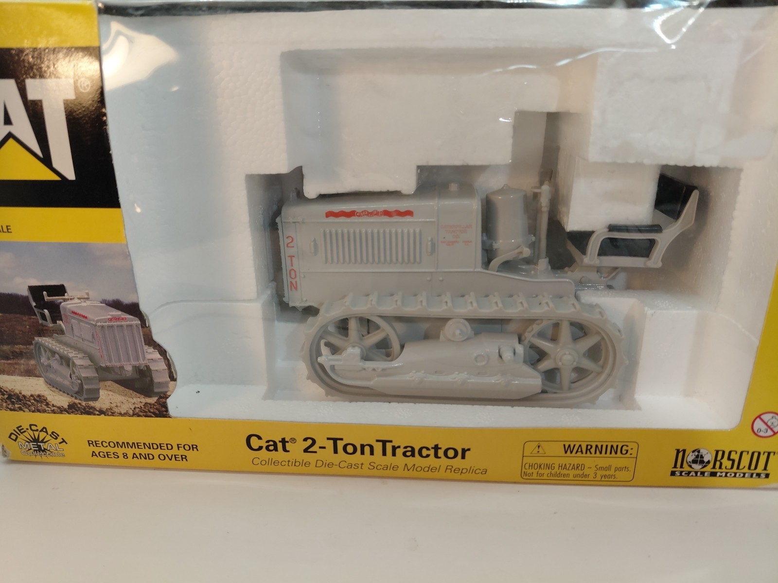 Vtg Cat 2-ton tractor 1:16 scale NIB by Norscot models, made in China 2001