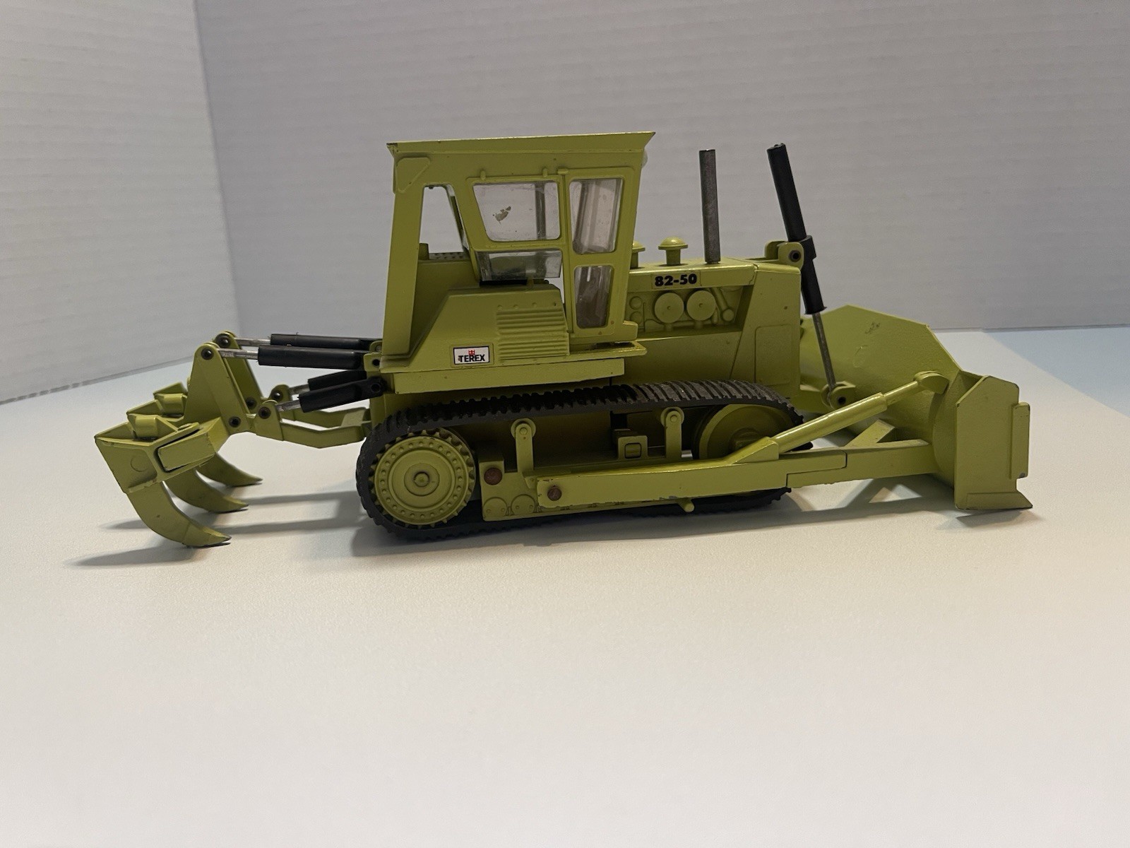Terex 82-50 NZG Diecast Bulldozer Green Vintage 1:40 Crawler Excavator