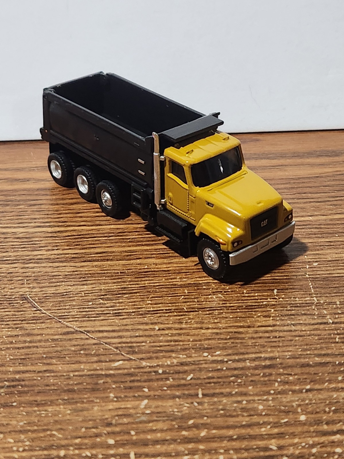 Cat Tri Axle Dump Truck