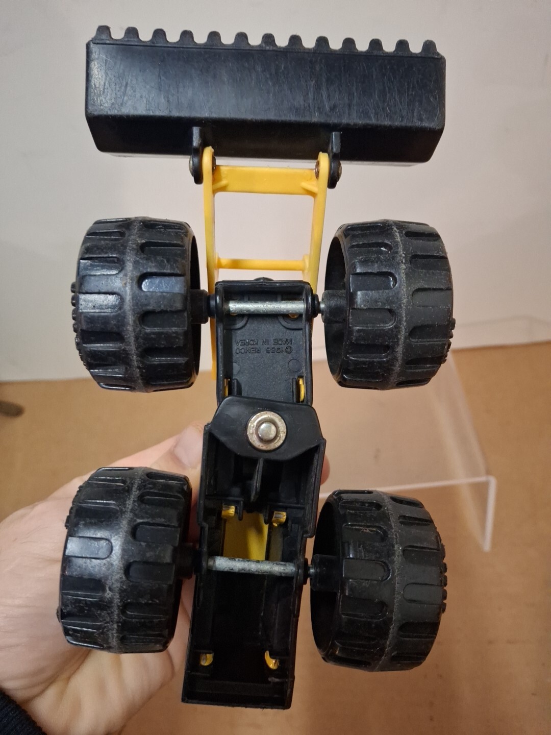 Vintage 1986 Caterpillar Front Loader Bucket Yellow and Black Tractor Truck