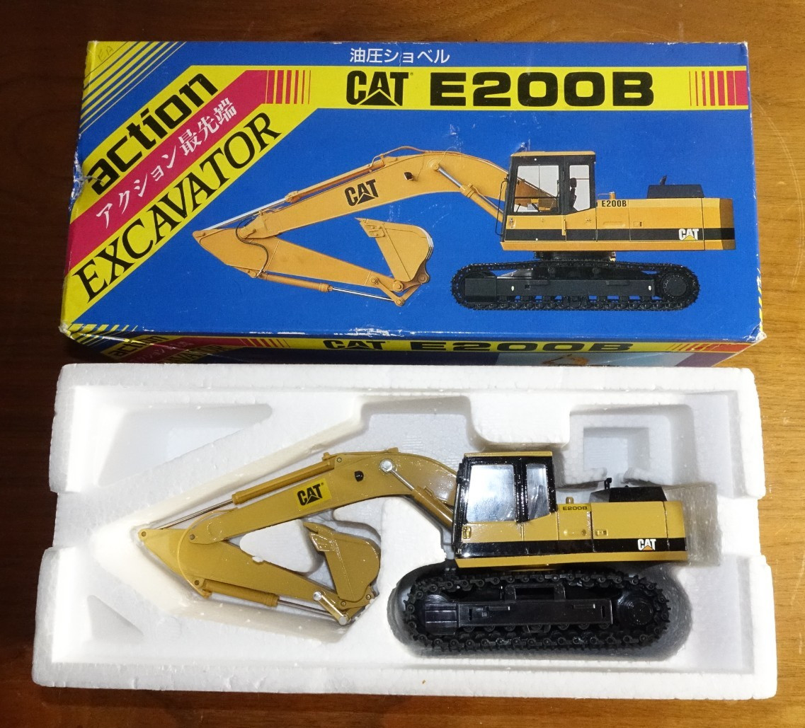 Vintage Caterpillar Cat E200B Excavator 1:40 Diecast Model Japan Shinsei RARE