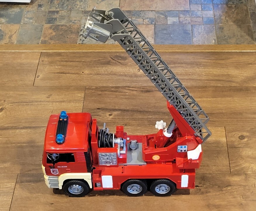 Vintage Bruder Large Fire Engine Truck Ladder German Feuerwehr Man 2002 Rare
