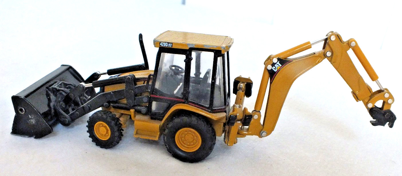 Small heavy equipment backhole loader caterpillar Norscot 55061 die cast 1:50