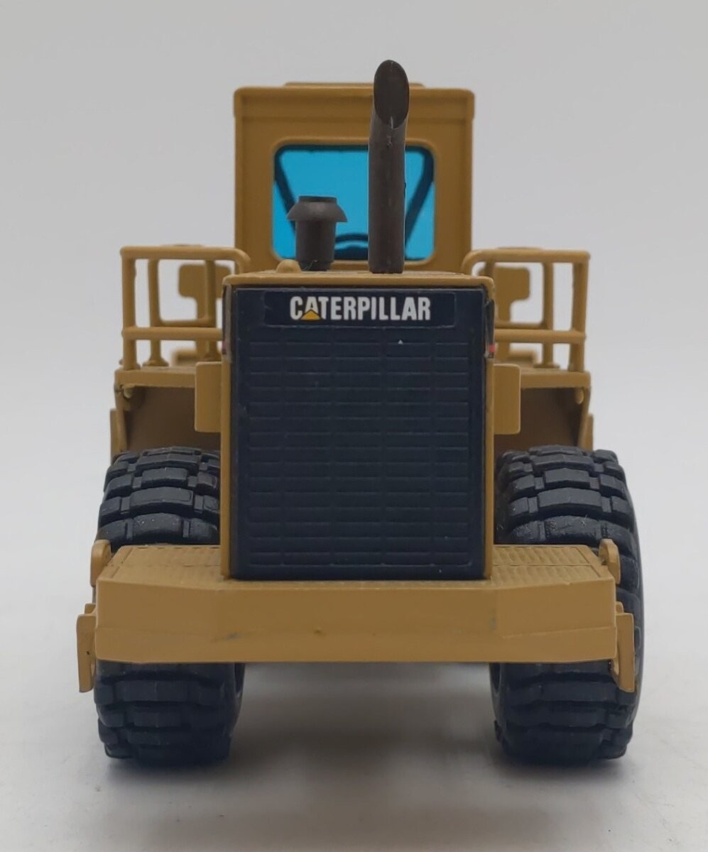 NZG 167 1:50 Caterpillar 988B Wheel-Type Loader/Box