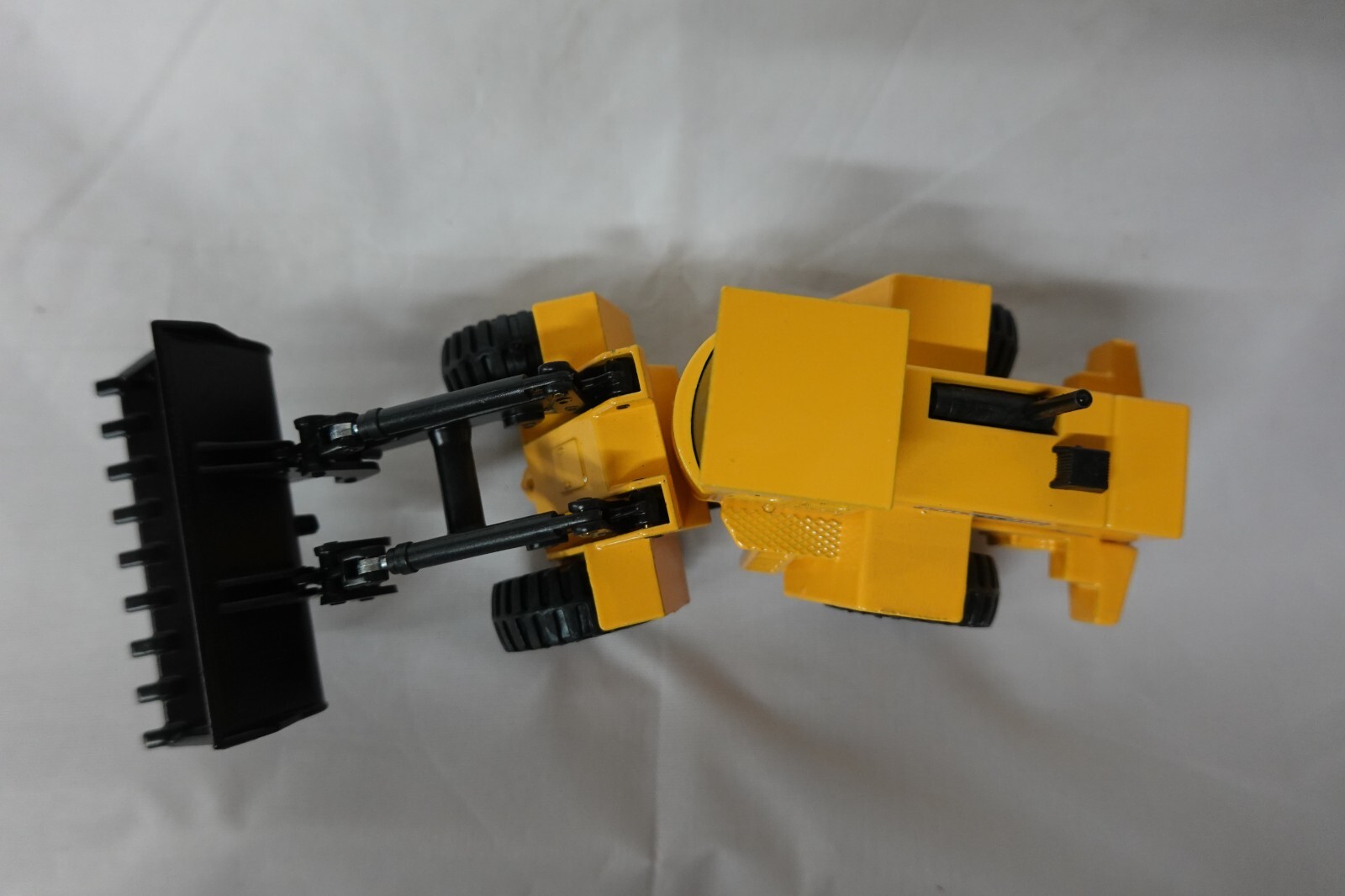 JOAL 227 Volvo BM L160 Wheel Loader 1:50 Scale
