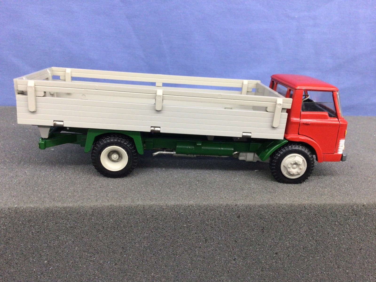 MPC Strip ‘N Steer 1/43 Ford Stake Truck Kit Assembled Boxed Instructions Kirk