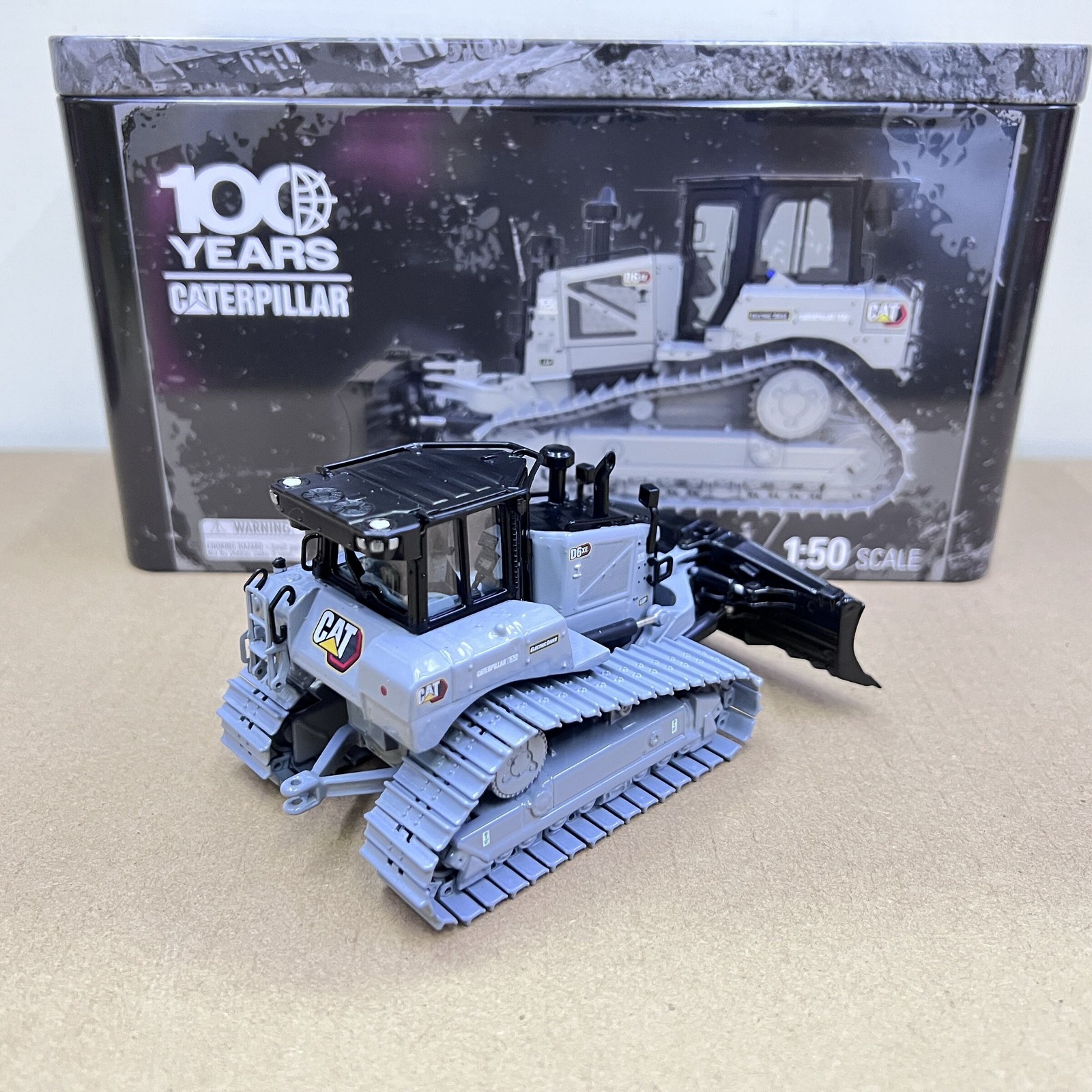 DM 1:50 CAT D6XE LGP Caterpillar Bulldozer Model 100th Anniversary 85554BGC