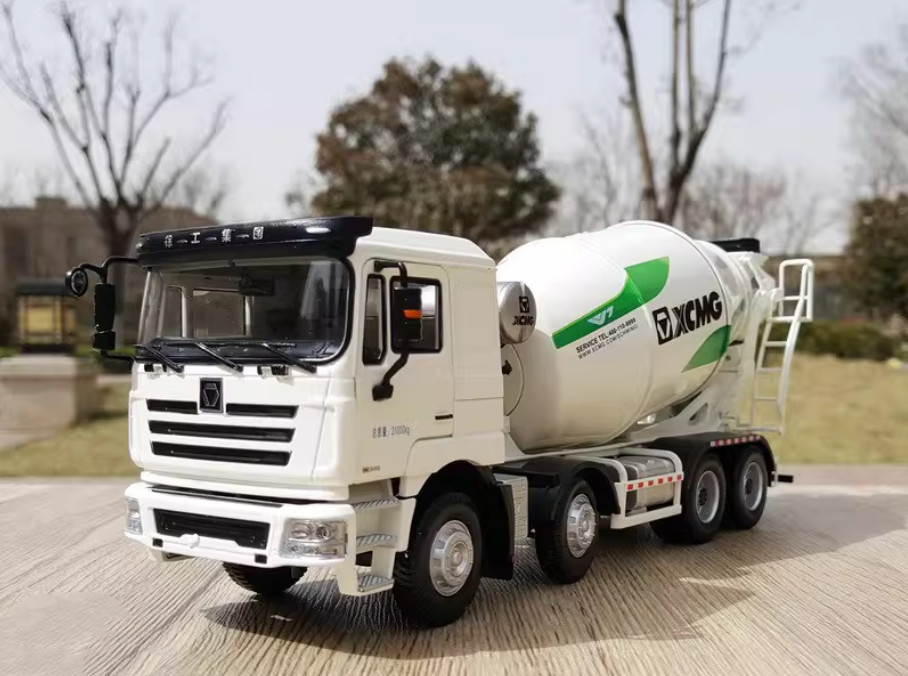 1:35 28CM XCMG 8*4 Concrete Mixer Truck Construction Machinery Diecast Model