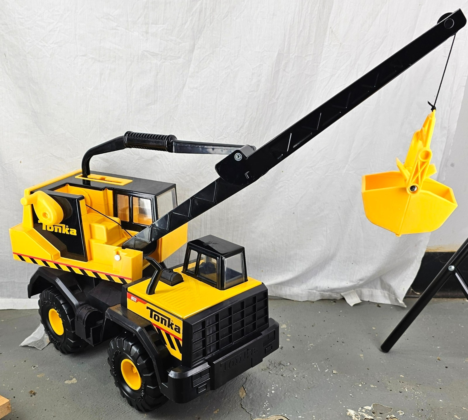 Tonka XMB-975 Mighty Crane Shovel Digger (952) 2022 Metal Plastic 17″x 12″x8″