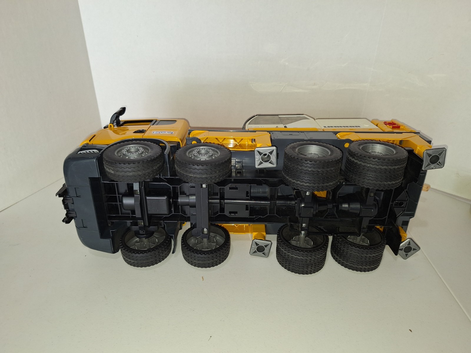 2009 Bruder Scania LTF 1045-4.1 Crane “Liebherr” Truck KO-CS-2010 – 24″ Long
