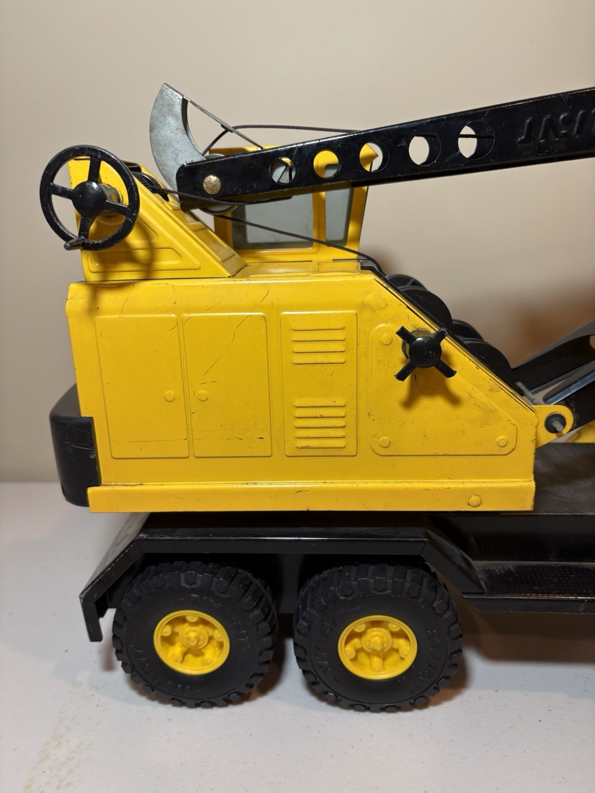 Vintage NYLINT Toy Michigan Shovel Crane T-24 Pressed Steel Yellow Truck