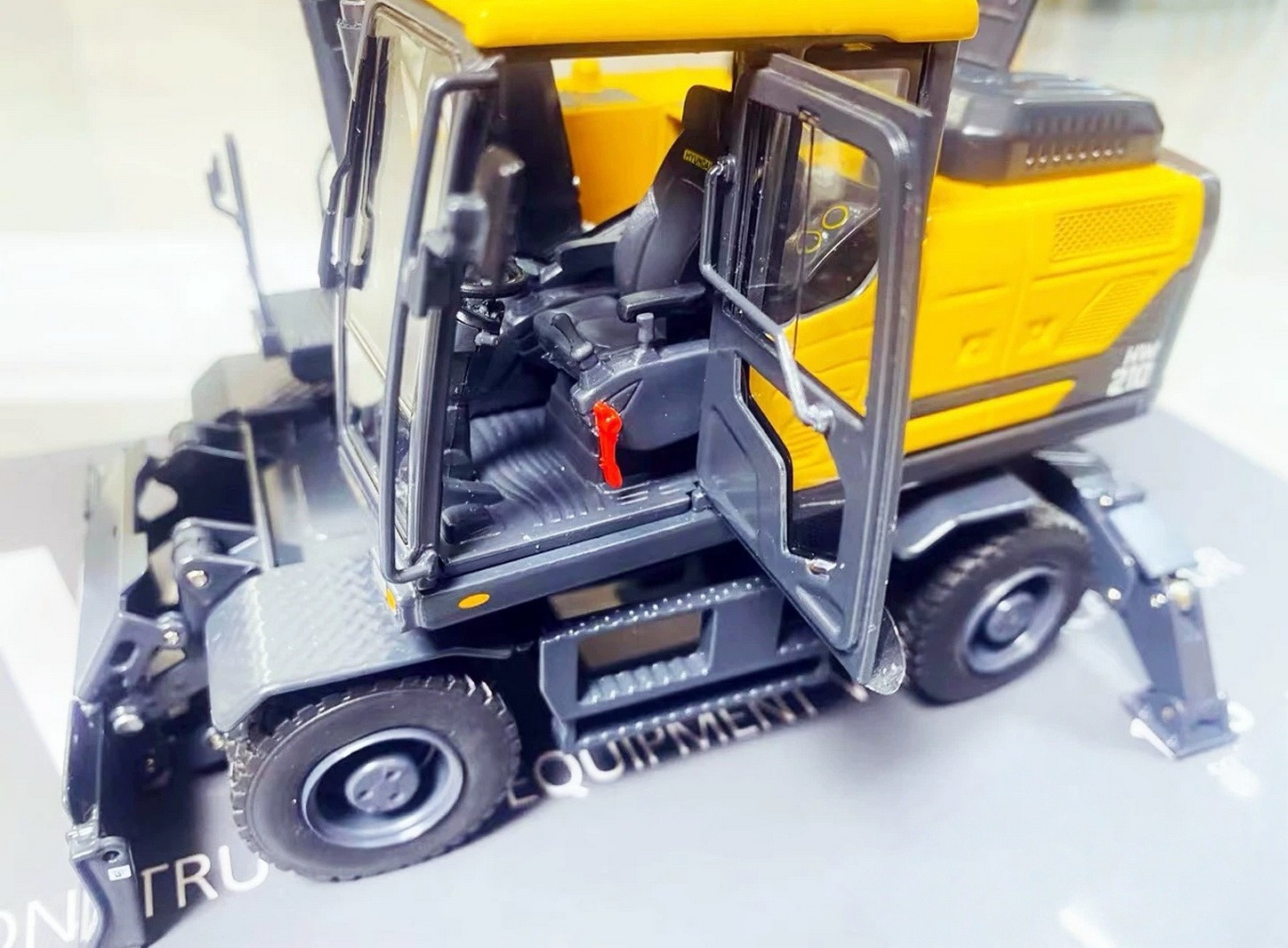1/35 Scale HW210 Wheel Excavator Diecast Model Toy Collection NEW