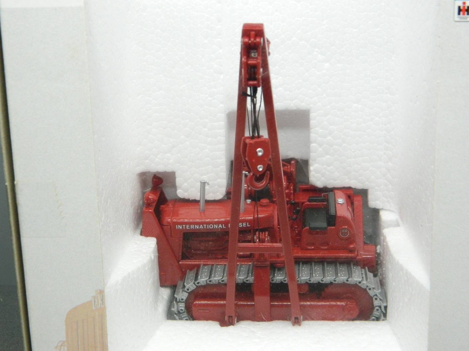 1/50 O Scale Diecast SpecCast IH TD-24 DIESEL CRAWLER with SUPERIOR PIPELAYER